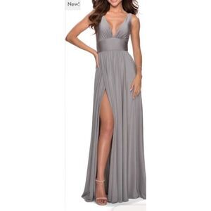 La Femme 28547 Plunging Neckline A Line Gown in Silver NWT Size 14